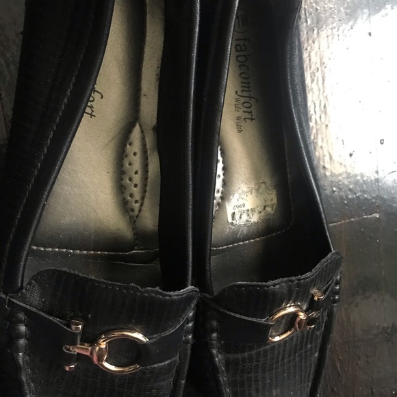 Women’s Wide Width Loafers - Picture 3 of 5